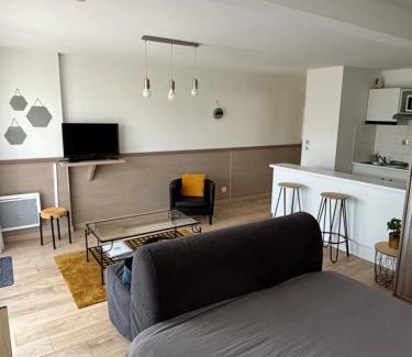 Port-en-Bessin-Huppain Apartment | Relax at Appart Omaha Beach with Oceanfront Views & Pool