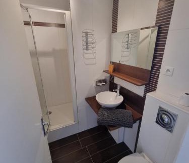 Port-en-Bessin-Huppain Apartment | Relax at Appart Omaha Beach with Oceanfront Views & Pool