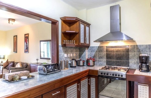 Trianon Apartment | Quatre Bornes: Enjoy Breakfast in a Cozy Retreat
