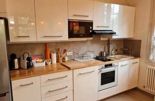 Villeneuve-les-Avignon Apartment | Pet-Friendly Appart Villa Magnolia with Pool and Ocean Views