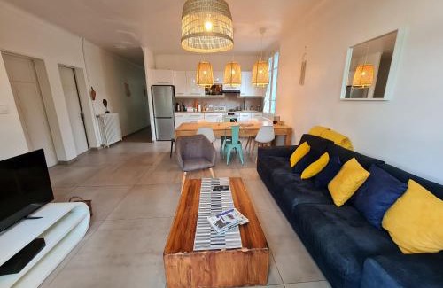 Villeneuve-les-Avignon Apartment | Pet-Friendly Appart Villa Magnolia with Pool and Ocean Views