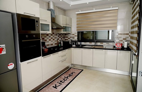 Jardins d'El Menzah 2 Apartment | Elegant Appart VIP de Luxe with Family and Pet-Friendly Perks