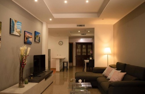 Acquaviva delle Fonti Apartment | Appartamento con 2 camere da letto, ampio salone con grande veranda accogliente