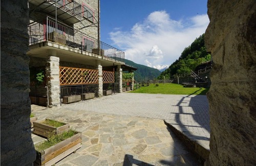 Torre di Santa Maria Apartment | Pet-Friendly Appartamento La Baita with Kitchen & Breakfast
