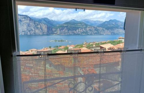 Assenza Apartment | Cozy Appartamenti Albatros: Oceanfront Retreat with Pool