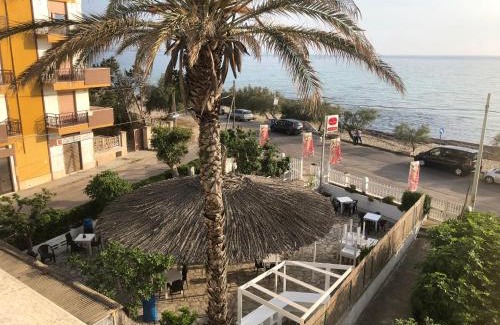 Lido Conchiglie Apartment | Pet-Friendly Appartamenti Antonaci with Ocean View & Beach