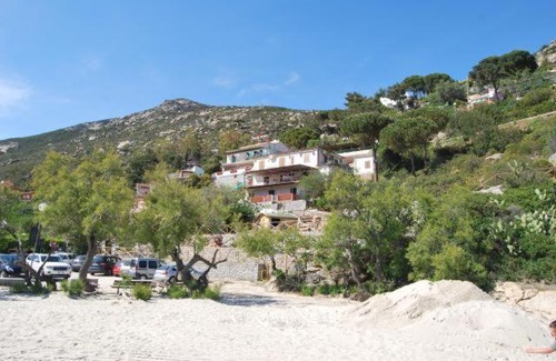 Fetovaia Apartment | Pet-Friendly Getaway at Appartamenti Fetovaia Elicriso
