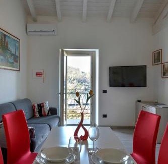 Laveno Apartment | Family-Friendly Retreat at Appartamenti I Fiori del Lago