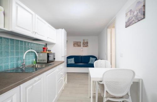 Torre di Bari House | Cozy Casa Janas: Pet-Friendly Ocean View Retreat