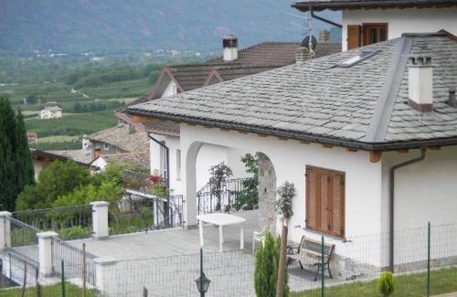 Bianzone Apartment | Villa Isabella: Family-Friendly Retreat with Hot Tub Access