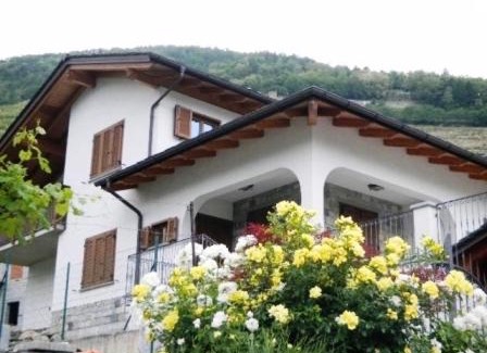 Bianzone Apartment | Villa Isabella: Family-Friendly Retreat with Hot Tub Access