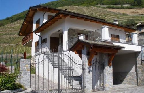 Bianzone Apartment | Villa Isabella: Family-Friendly Retreat with Hot Tub Access