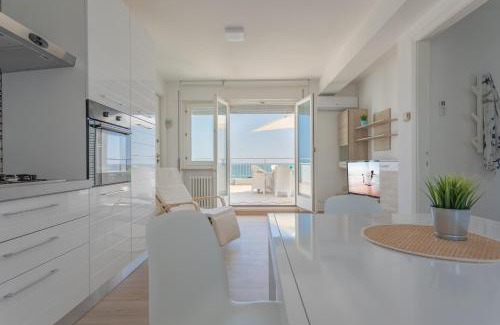 Roseto degli Abruzzi Apartment | Oceanfront Appartamenti nel Residence Grazia for Families