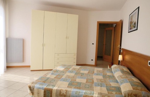 San Briccio Apartment | Cozy Appartamenti Joker Vallenova with Oceanfront Bliss