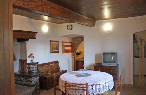 Voiandes Apartment | Relax at Appartamenti La Tartufaia: Pool & Pet-Friendly