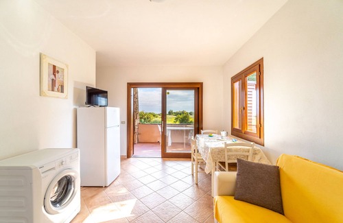 San Teodoro City Centre Condo | Explore Appartamenti Le Canne 2: Pet Friendly Near the Sea