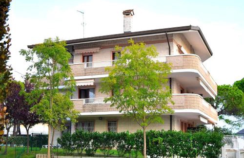 Lignano Sabbiadoro Apartment | Pet-Friendly Retreat at Villa Ammiraglia in Lignano Sabbiadoro