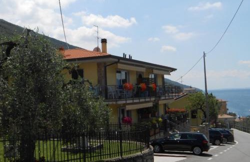 Magugnago Apartment | Appartamenti Mary: Top-Rated Stay with Ocean Views