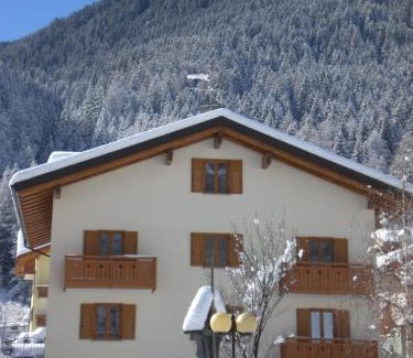 Pellizzano Apartment | Family-Friendly Appartamenti Meoti with 9.5/10 Guest Rating