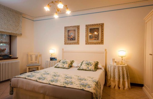 Capriva del Friuli Apartment | Pet-Friendly Appartamenti nelle Vigne: Family & Dining Options