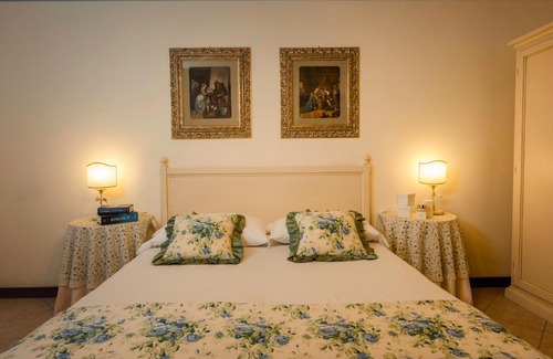 Capriva del Friuli Apartment | Pet-Friendly Appartamenti nelle Vigne: Family & Dining Options
