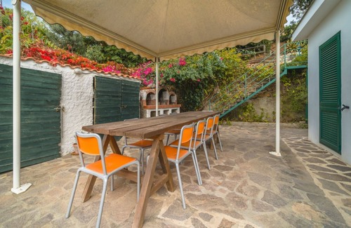 Innamorata Apartment | Cozy Appartamenti Rita: Family-Friendly Retreat with Kitchen