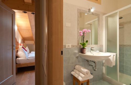 Almazzago Apartment | Guest Rated: Appartamenti Sissi - Family & Pet Friendly Getaway