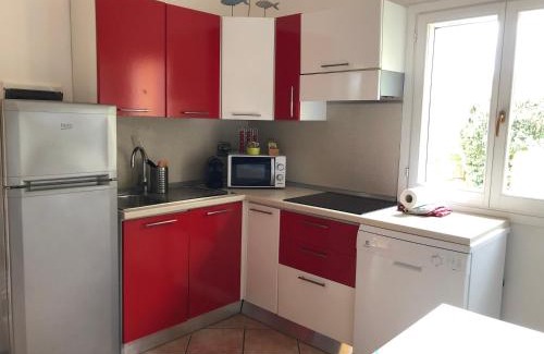 Lacona House | Pet-Friendly Villetta Lampone: 4-Star Guest Rated Gem