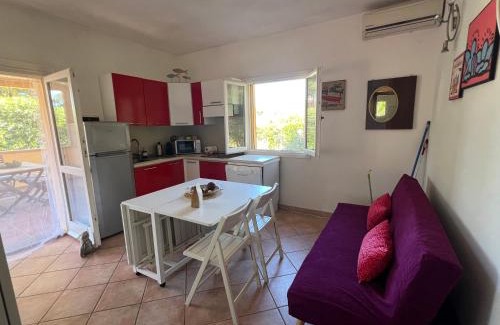 Lacona House | Pet-Friendly Villetta Lampone: 4-Star Guest Rated Gem