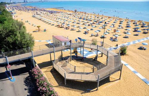 Lignano Riviera Apartment | Beachfront Getaway at Appartamenti Verdemare - 8/10 Rated