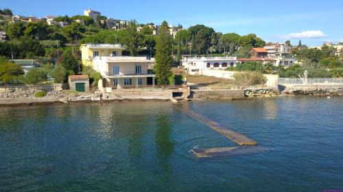 Casteldaccia Apartment | Relaxing Oceanfront Apartment for 23 in Villa Francesca