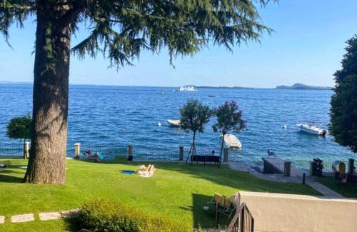 Gardone Riviera Apartment | Oceanfront Appartamento 33 Rose - Rated 9/10 by Guests