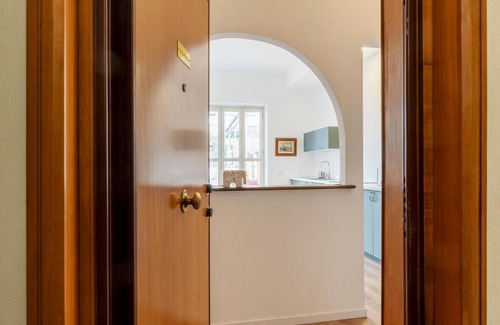 Rione XIV Borgo Apartment | Relaxing Appartamento a Borgo Pio with Spacious Terrace
