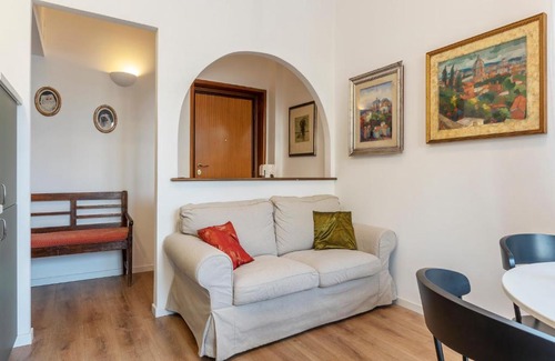 Rione XIV Borgo Apartment | Relaxing Appartamento a Borgo Pio with Spacious Terrace