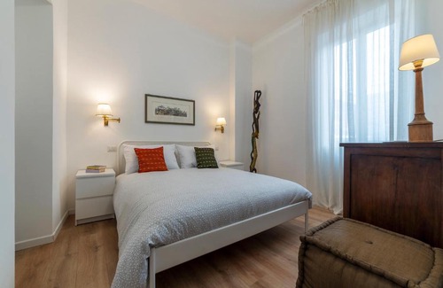 Rione XIV Borgo Apartment | Relaxing Appartamento a Borgo Pio with Spacious Terrace