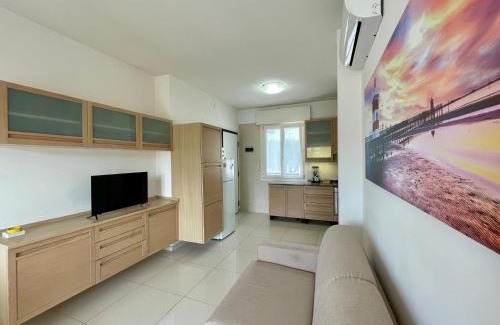 Lignano Sabbiadoro Apartment | Delightful Appartamento Al Faro with Terrace & Parking