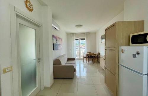 Lignano Sabbiadoro Apartment | Delightful Appartamento Al Faro with Terrace & Parking