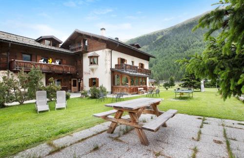 Livigno Apartment | Inviting Abete Chalet Cambra with Pool & Hot Tub Amenities