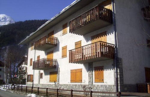 Morgex Apartment | Pet-Friendly Retreat at Appartamento Abeti - Rated 8/10