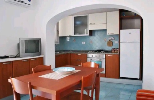 Le Forna Apartment | Discover Appartamento Acquamarina: Beachside Comfort Awaits