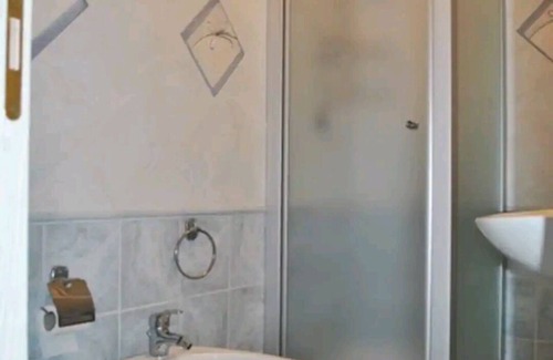 Le Forna Apartment | Discover Appartamento Acquamarina: Beachside Comfort Awaits