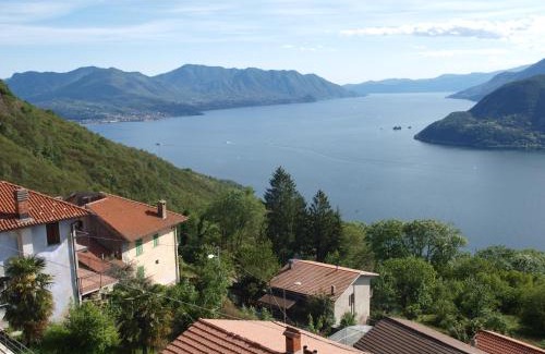 Sarangio Apartment | Cozy Appartamento Adlerhorst: Pet-Friendly Retreat with Hot Tub