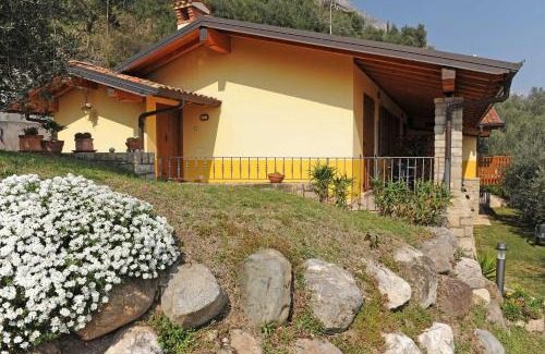 Limone sul Garda Apartment | Oceanfront Appartamento Ai Ruck with Breakfast & Kids Welcome