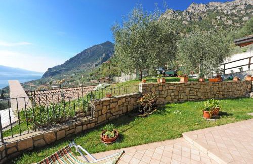 Limone sul Garda Apartment | Oceanfront Appartamento Ai Ruck with Breakfast & Kids Welcome