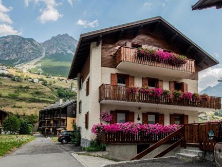 Valdidentro Apartment | Discover Appartamento Aldo: Pet-Friendly with Breakfast!