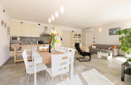 Burano Apartment | Relaxing Getaway at Appartamento Alex on Lake Como