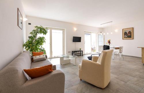 Burano Apartment | Relaxing Getaway at Appartamento Alex on Lake Como