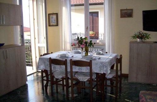 Cannero Riviera Apartment | Cozy Appartamento Alpini - Child-Friendly Retreat