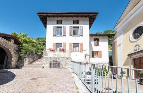 Canale di Tenno Apartment | Scenic Appartamento Ania with Castle Views & Family-Friendly