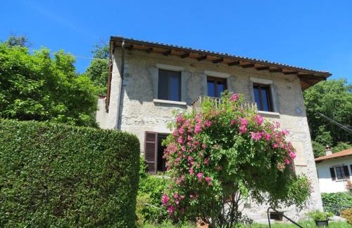 Montorfano Apartment | Family-Friendly Appartamento AQUILONE with High Guest Ratings